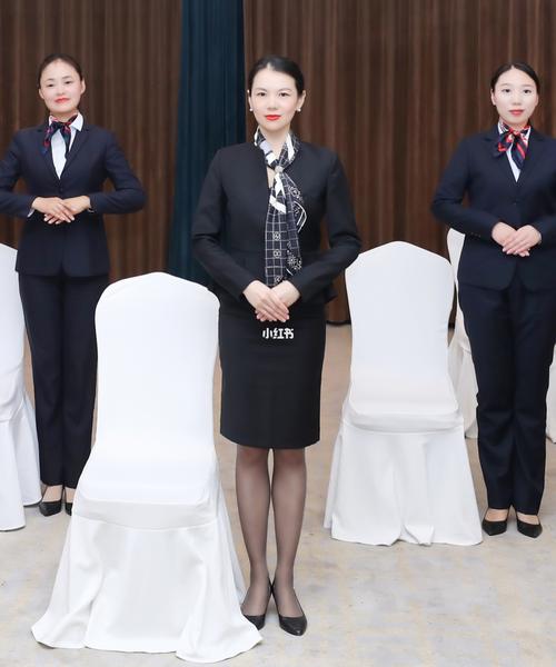 優(yōu)雅與專業(yè)的體現(xiàn) 標準服務站姿與禮儀服務
