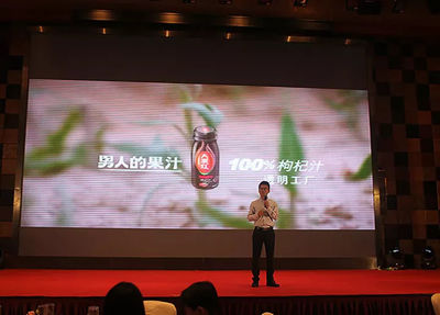 中山醫學院校友舉辦畢業35周年慶典,大漠紅現場送祝福